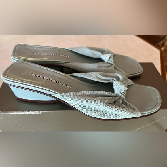 Donald Pliner sandals - Picture 2 of 3